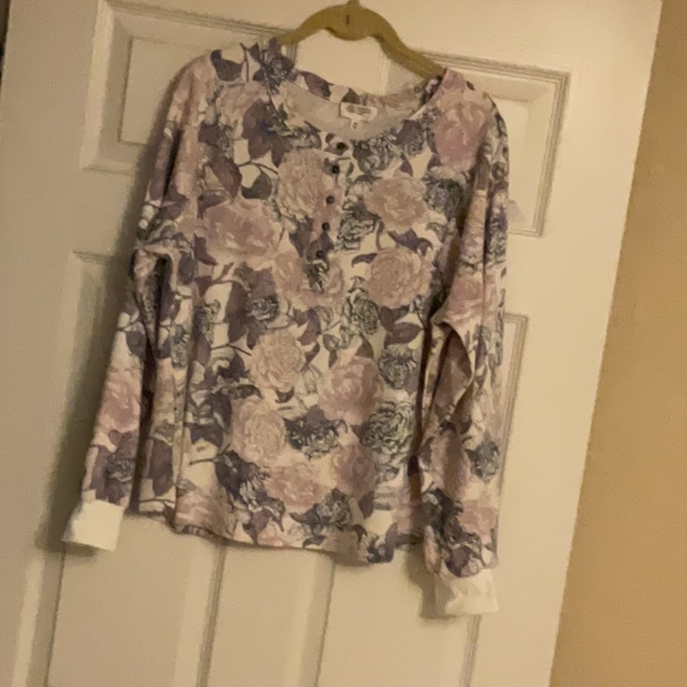 Candace Cameron Bure 5 button, long sleeved top